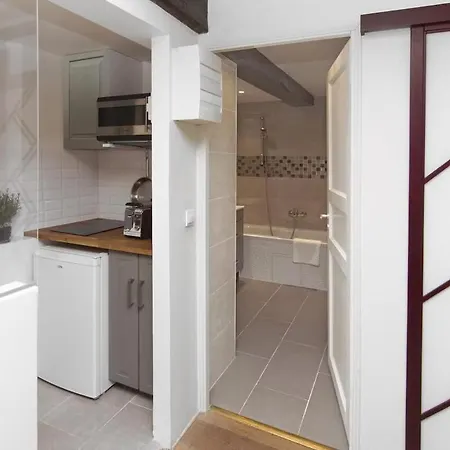 Luxury Newly Renovated 4 Stars Prestige , Panthéon Area, Appartamento