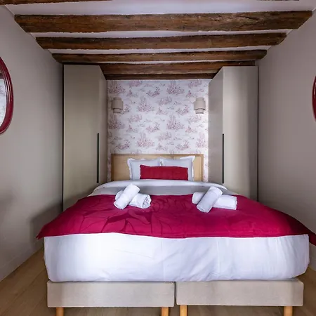 Luxury Newly Renovated 4 Stars Prestige , Panthéon Area, Appartamento